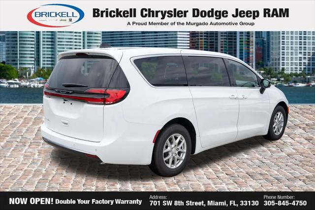 2027 Chrysler Pacifica Select