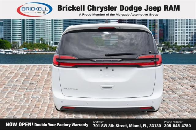 2027 Chrysler Pacifica Select