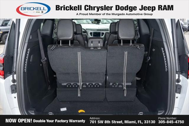 2027 Chrysler Pacifica Select