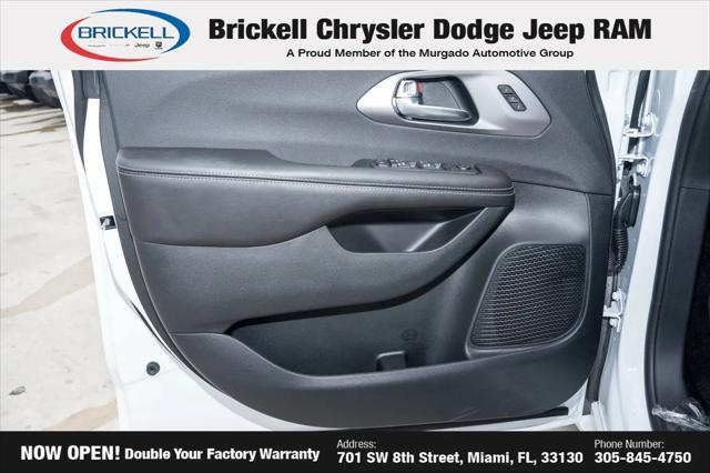 2027 Chrysler Pacifica Select