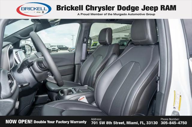 2027 Chrysler Pacifica Select
