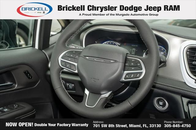 2027 Chrysler Pacifica Select