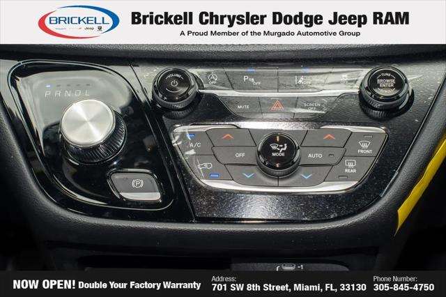 2027 Chrysler Pacifica Select