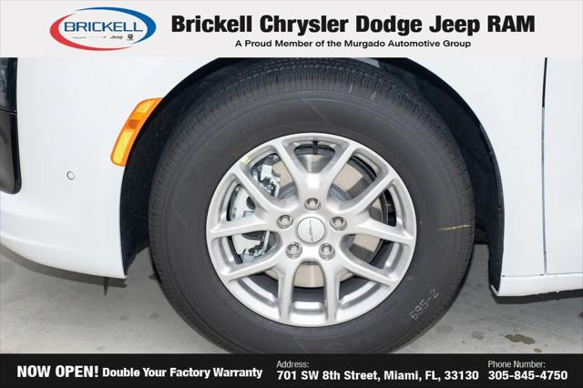 2027 Chrysler Pacifica Select