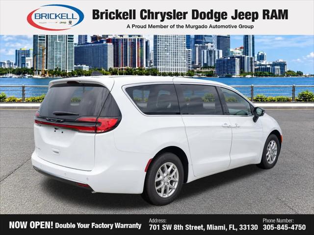 2027 Chrysler Pacifica Select