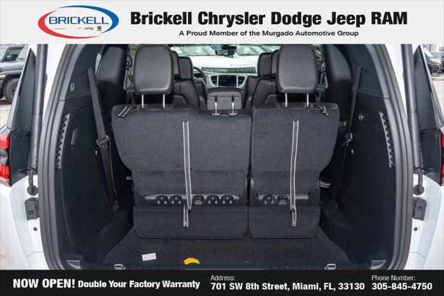 2027 Chrysler Pacifica Select
