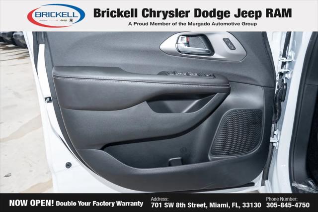 2027 Chrysler Pacifica Select