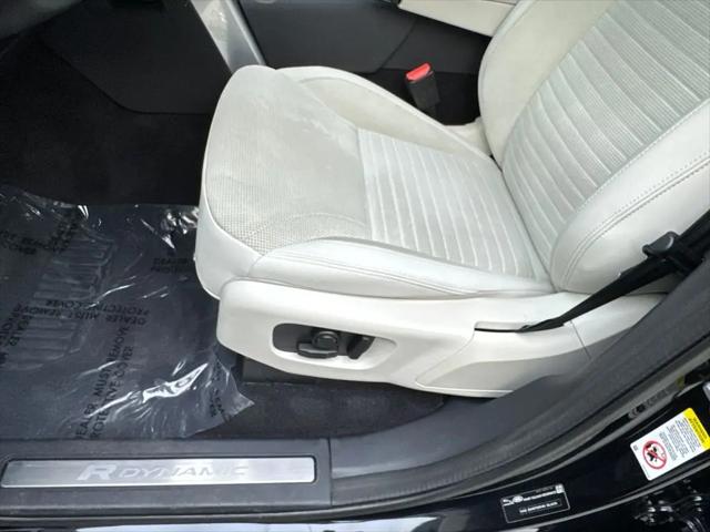 2023 Land Rover Discovery P300 S R-Dynamic