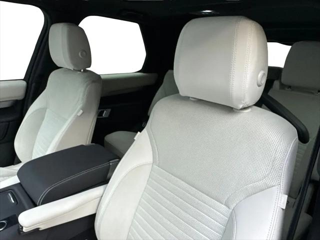 2023 Land Rover Discovery P300 S R-Dynamic