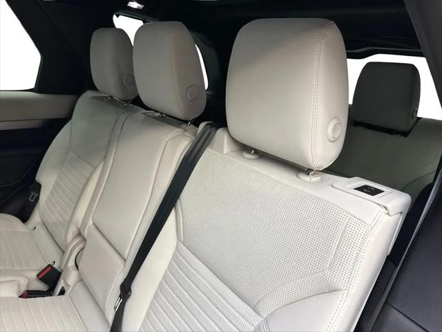 2023 Land Rover Discovery P300 S R-Dynamic