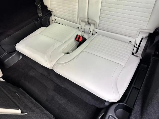 2023 Land Rover Discovery P300 S R-Dynamic