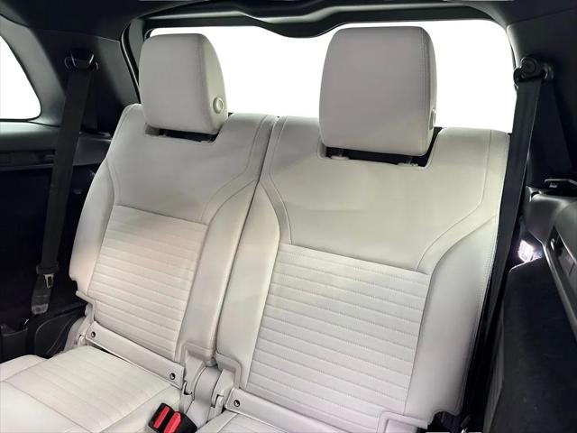 2023 Land Rover Discovery P300 S R-Dynamic