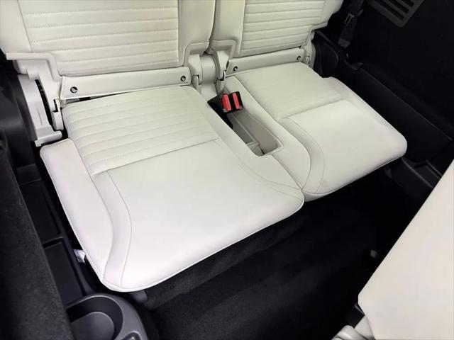 2023 Land Rover Discovery P300 S R-Dynamic