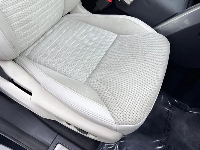 2023 Land Rover Discovery P300 S R-Dynamic