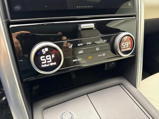 2023 Land Rover Discovery P300 S R-Dynamic
