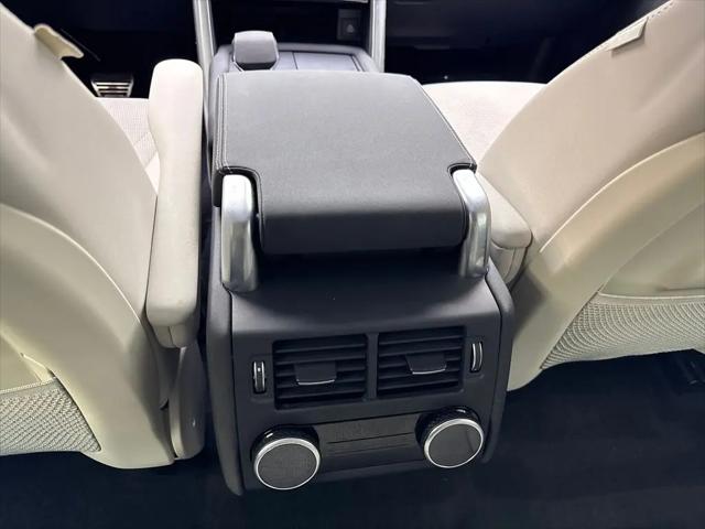 2023 Land Rover Discovery P300 S R-Dynamic