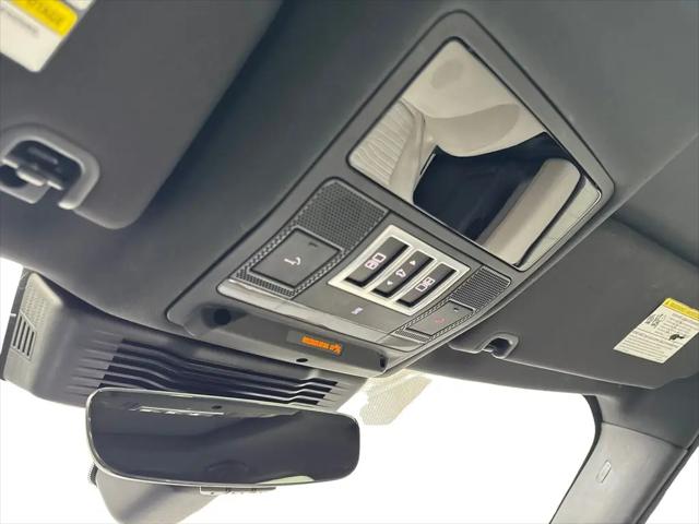 2023 Land Rover Discovery P300 S R-Dynamic