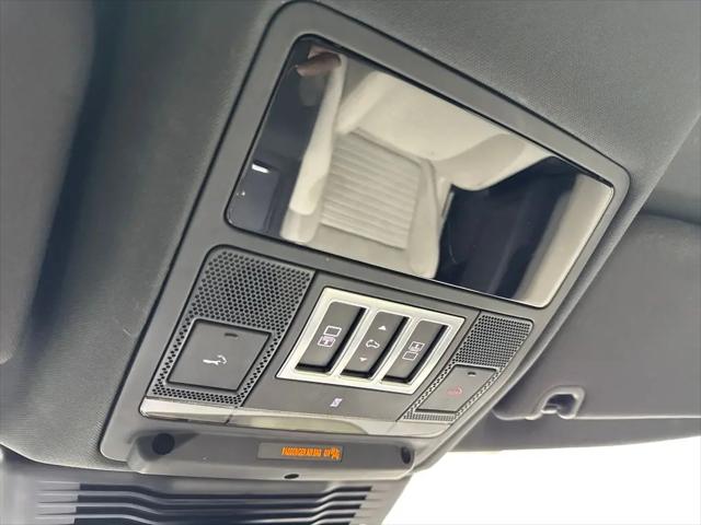 2023 Land Rover Discovery P300 S R-Dynamic