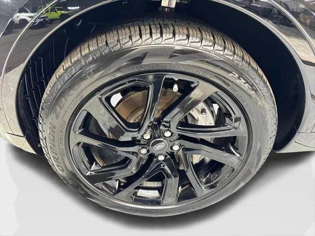 2023 Land Rover Discovery P300 S R-Dynamic