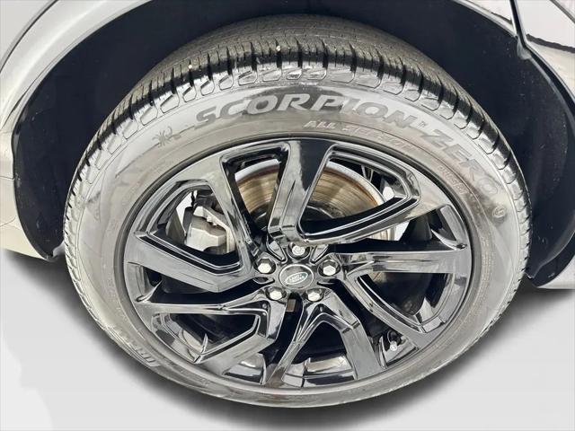 2023 Land Rover Discovery P300 S R-Dynamic
