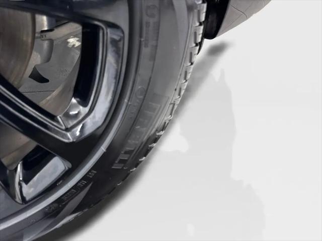 2023 Land Rover Discovery P300 S R-Dynamic