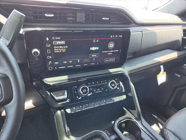 2025 GMC Sierra 2500HD 4WD Crew Cab Standard Bed AT4
