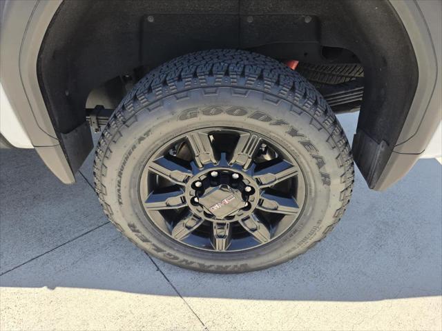 2025 GMC Sierra 2500HD 4WD Crew Cab Standard Bed AT4