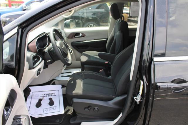 2024 Chrysler Voyager LX