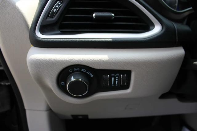2024 Chrysler Voyager LX