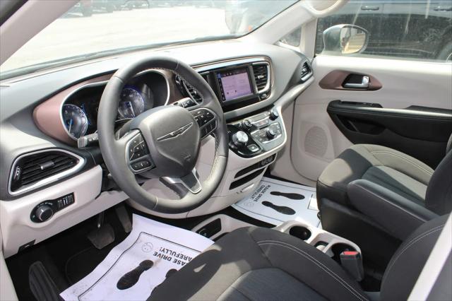 2024 Chrysler Voyager LX