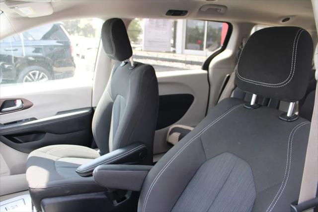 2024 Chrysler Voyager LX