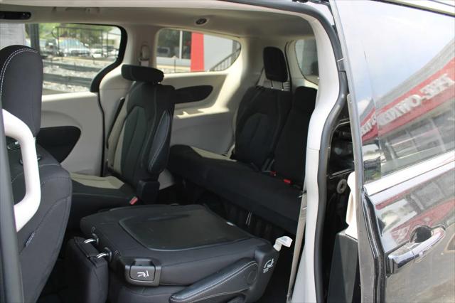 2024 Chrysler Voyager LX