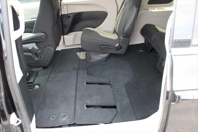 2024 Chrysler Voyager LX