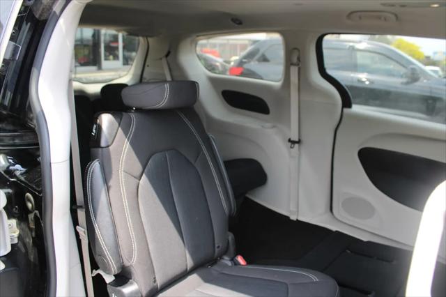 2024 Chrysler Voyager LX