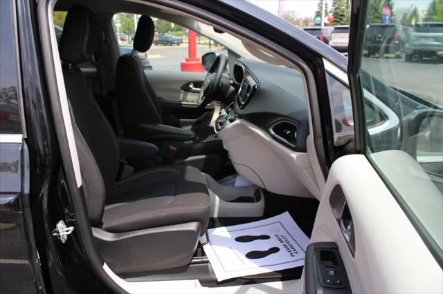 2024 Chrysler Voyager LX
