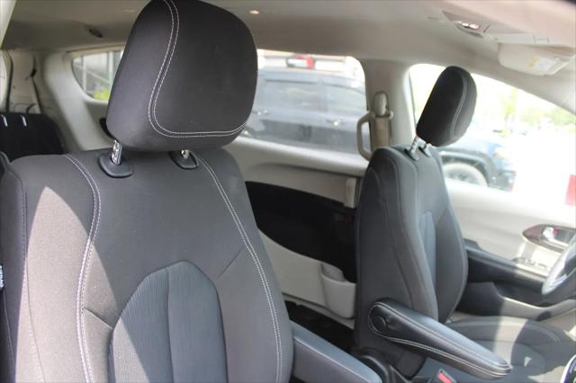 2024 Chrysler Voyager LX
