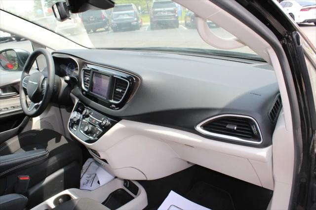 2024 Chrysler Voyager LX