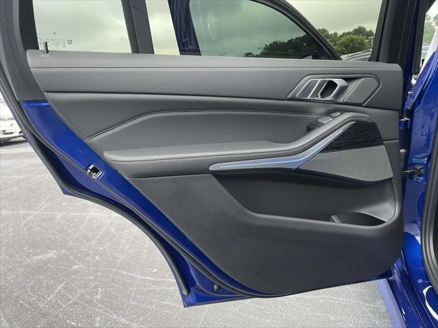 2023 BMW X7 M60i