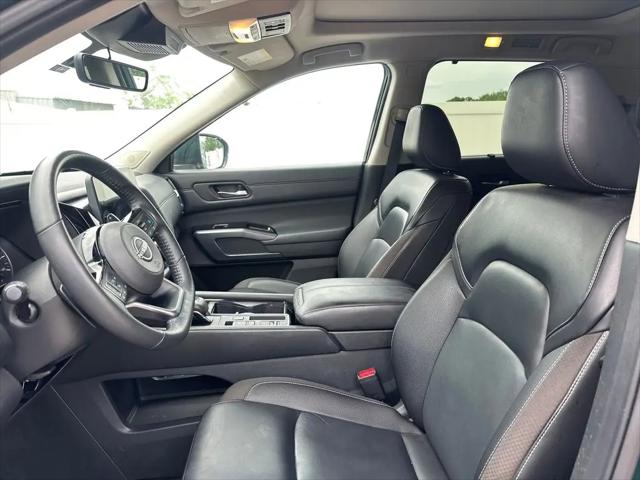2025 Nissan Pathfinder SL FWD
