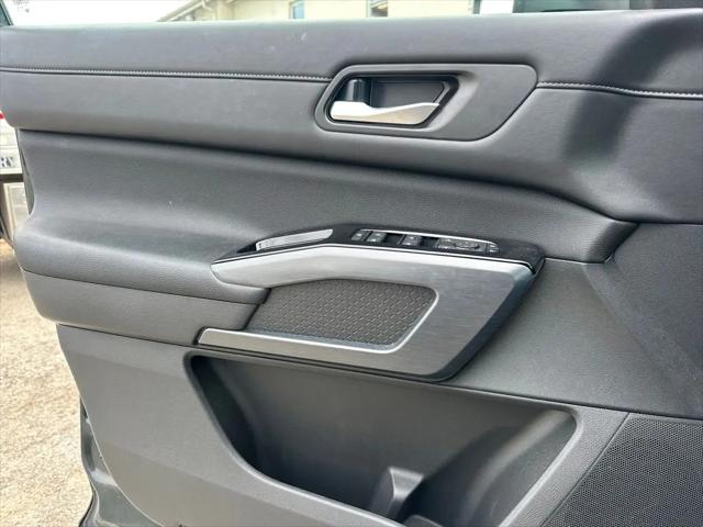 2025 Nissan Pathfinder SL FWD