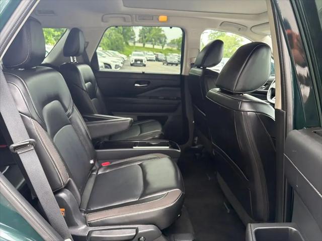 2025 Nissan Pathfinder SL FWD