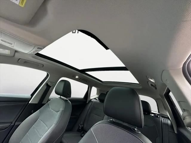2025 Volkswagen Taos 1.5T SE Black