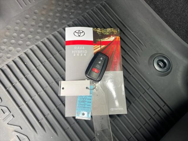 2024 Toyota RAV4 Hybrid SE