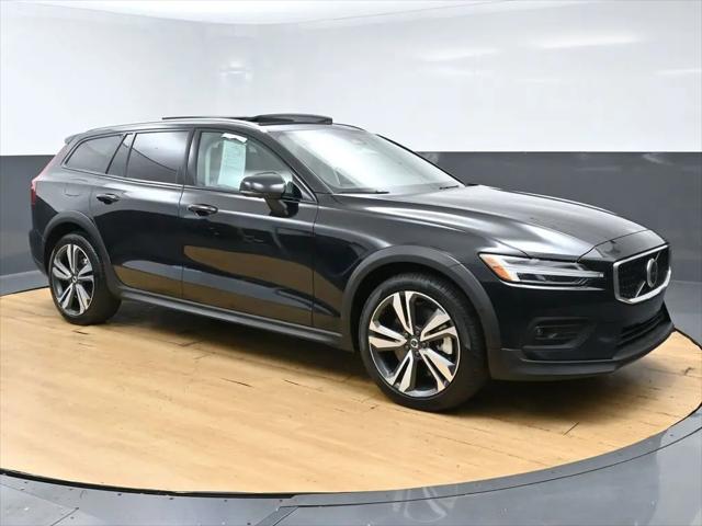 2025 Volvo V60 Cross Country Plus, B5 AWD Gas (mild hybrid)