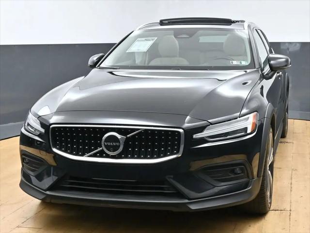 2025 Volvo V60 Cross Country Plus, B5 AWD Gas (mild hybrid)