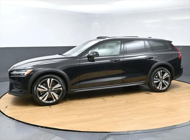 2025 Volvo V60 Cross Country Plus, B5 AWD Gas (mild hybrid)