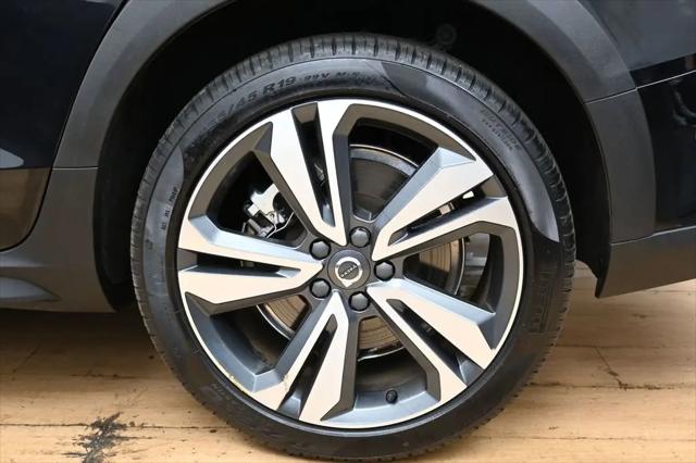2025 Volvo V60 Cross Country Plus, B5 AWD Gas (mild hybrid)