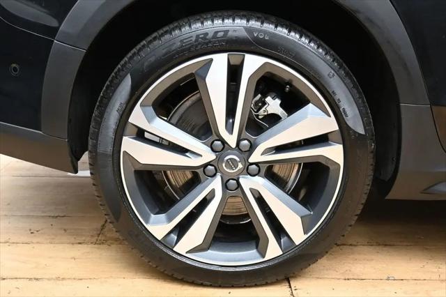 2025 Volvo V60 Cross Country Plus, B5 AWD Gas (mild hybrid)