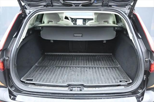 2025 Volvo V60 Cross Country Plus, B5 AWD Gas (mild hybrid)
