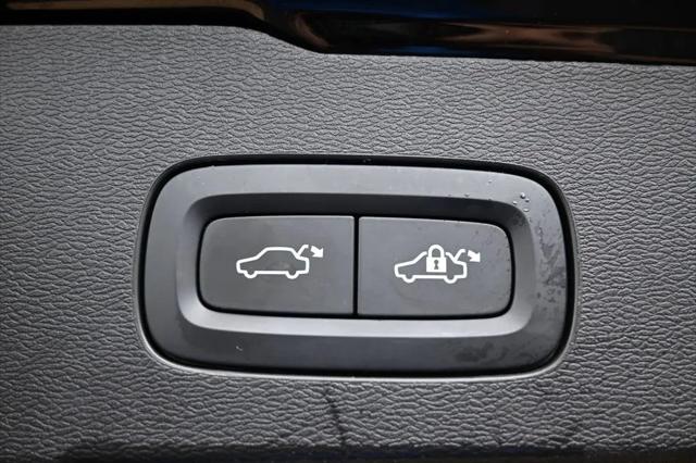 2025 Volvo V60 Cross Country Plus, B5 AWD Gas (mild hybrid)